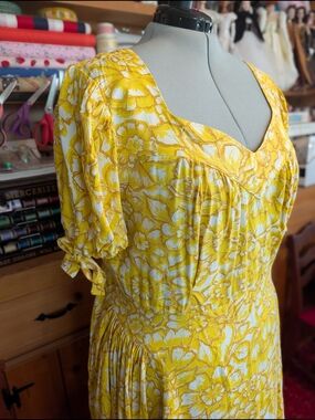 Handmade 1950's Yellow Floral Rayon Dress Sweetheart Neckline Puff Sleeves